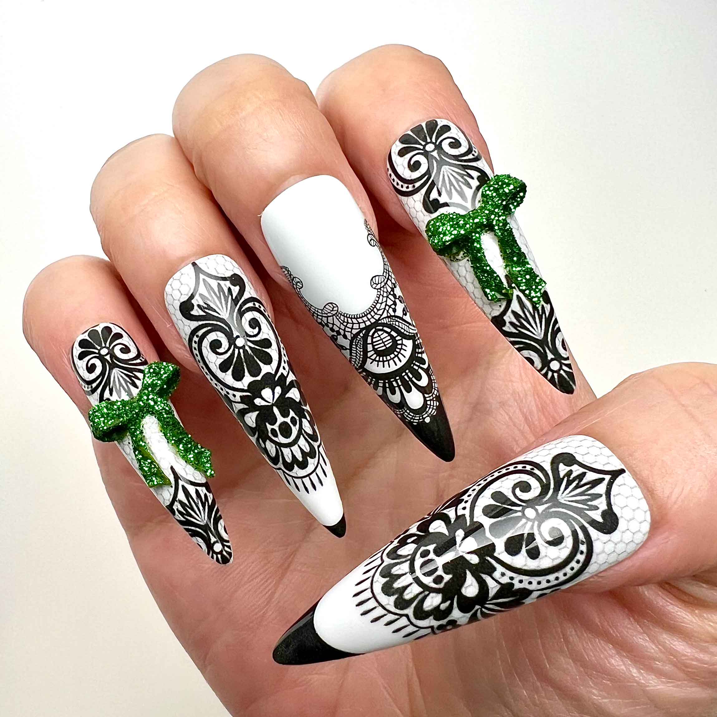 Emerald Witch Sieglinde